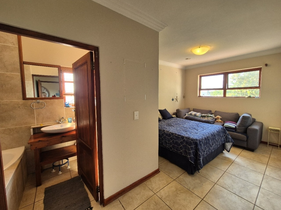 5 Bedroom Property for Sale in Schoongezicht Western Cape